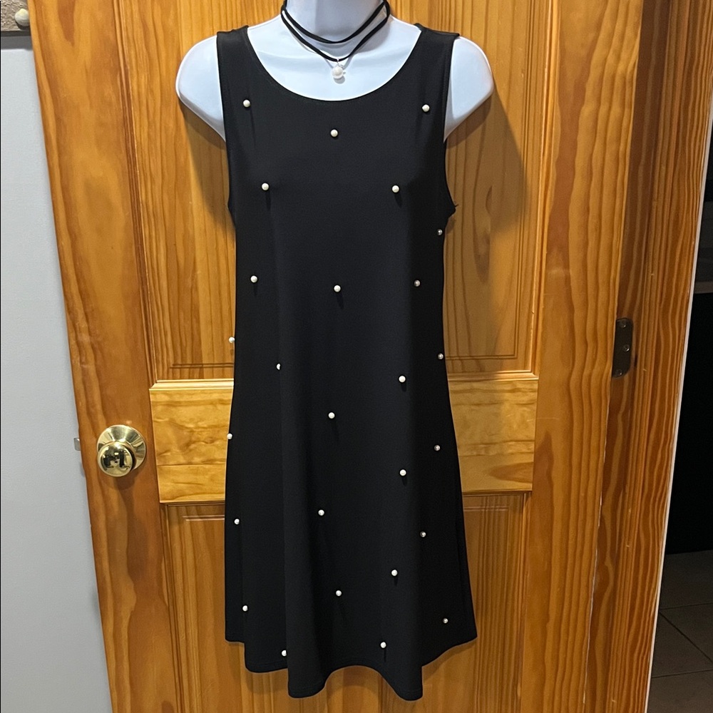 Roz & Ali Elegant Black Sleeveless Dress with Pearl Accents
